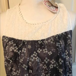 New Ladies Umgee lace and floral top sleeveless